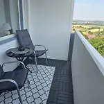 Stilvolles Mit Laendlichem Ausblick דירה
